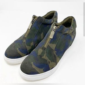 Blondo Glenda Wedge Sneaker - Camo Size 7.5